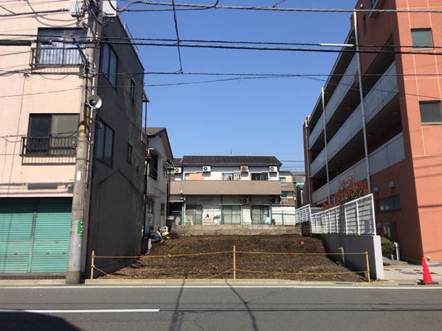 鉄骨3階建て木造2階建て2棟解体工事(東京都練馬区北町)中の様子です。